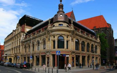 Located only 500 yards from the Main Market Square, the 5-star Hotel Monopol Wrocław offers air-conditioned rooms in a uniquely designed building.
