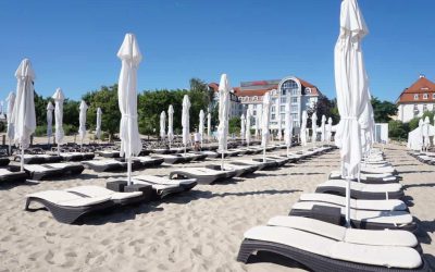 Situated directly by the beach and Sopot Pier, Sheraton Sopot Hotel offers quiet rooms with views of the sea or the park.